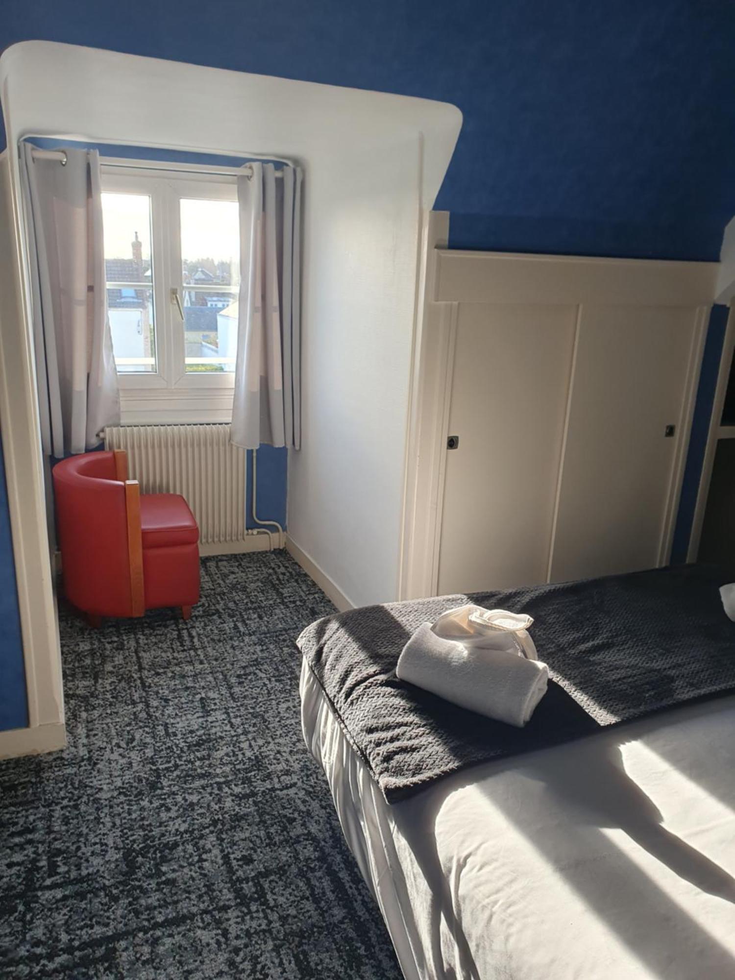 Hotel Le Phare Ouistreham Exterior foto