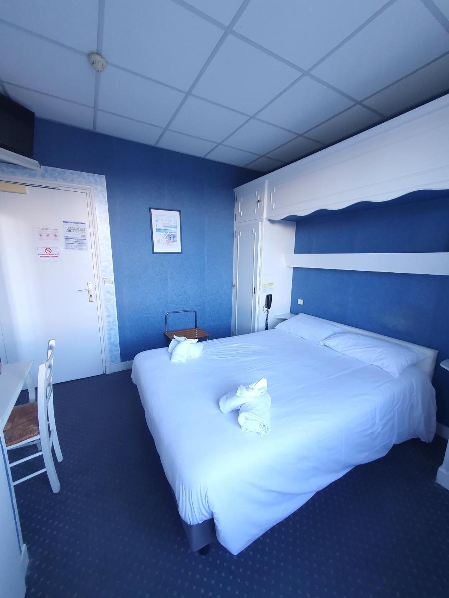 Hotel Le Phare Ouistreham Exterior foto