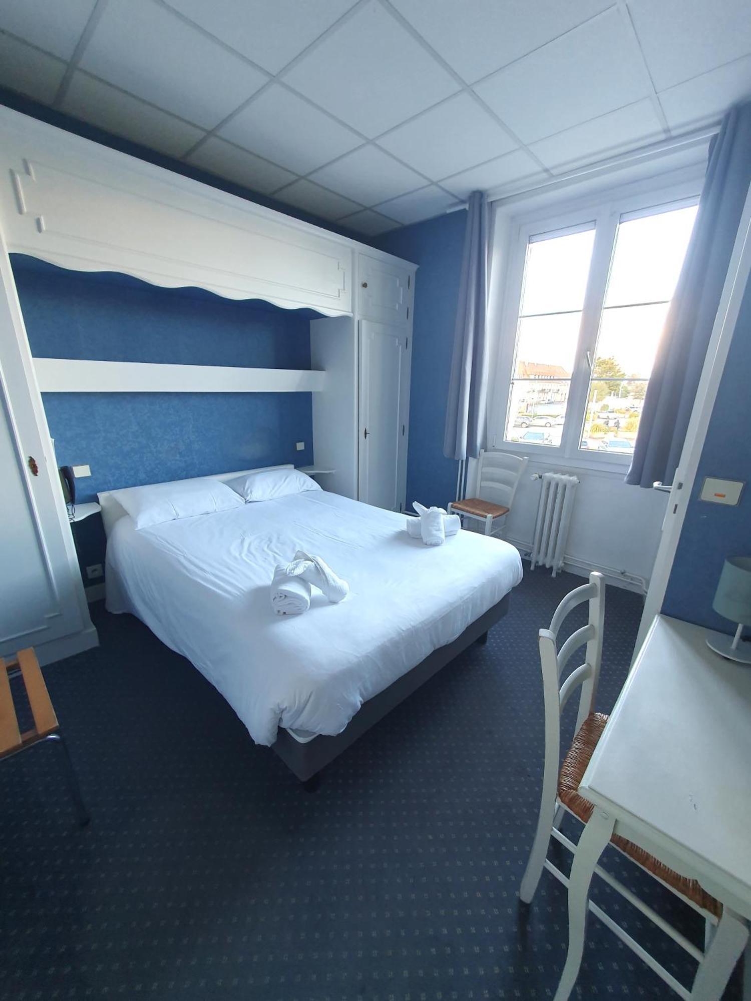 Hotel Le Phare Ouistreham Exterior foto