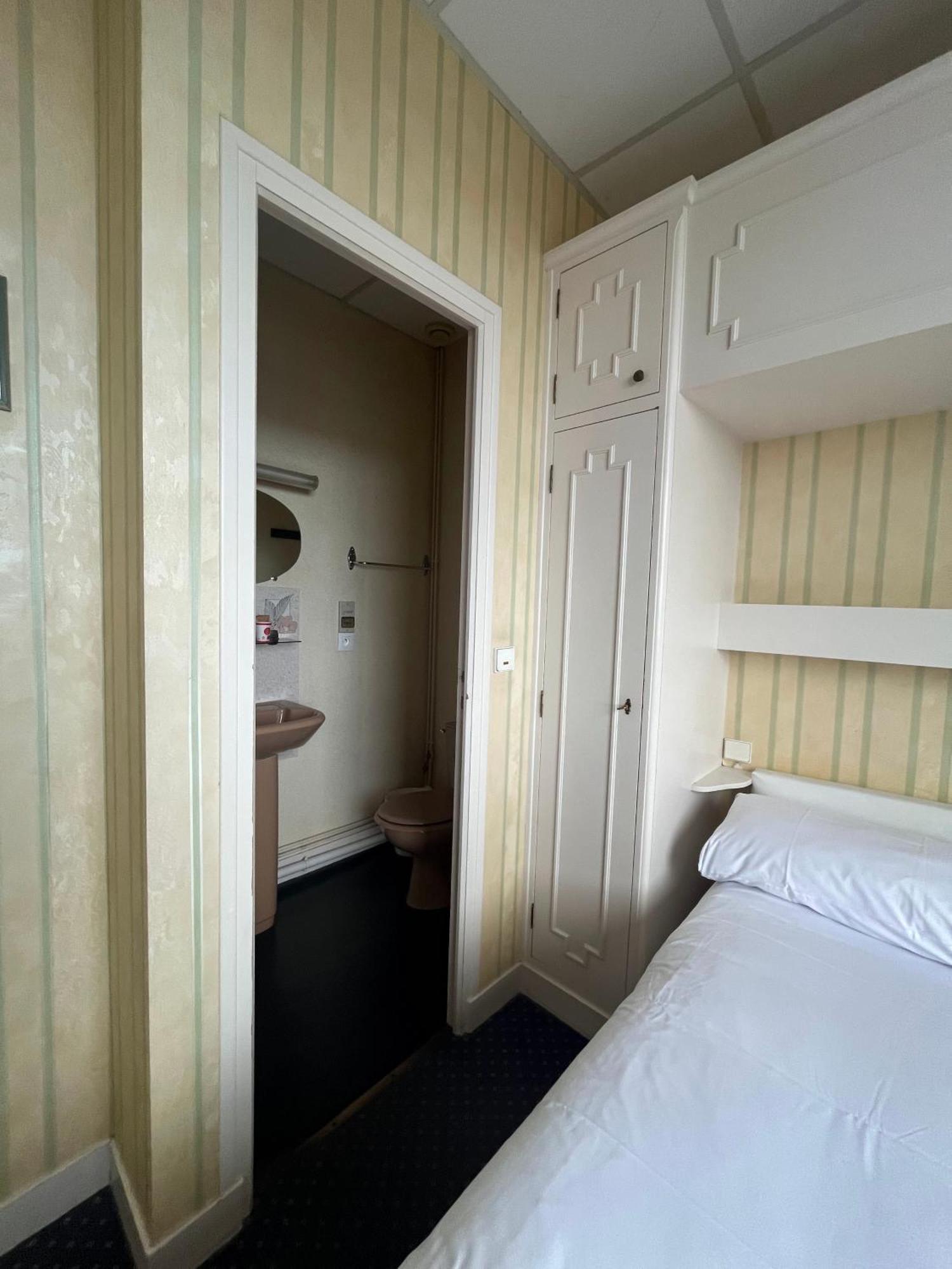 Hotel Le Phare Ouistreham Exterior foto